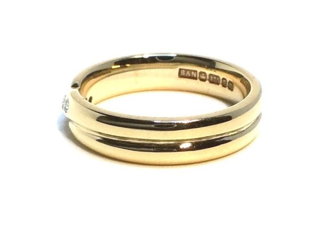 9ct Gold Diamond Set Band - Image 2