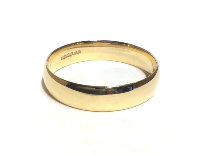 9ct Gold 5mm Slight Court Band - Image 2