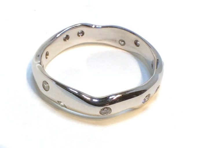 18ct Gold Diamond Set Organic Form Band - Image 2