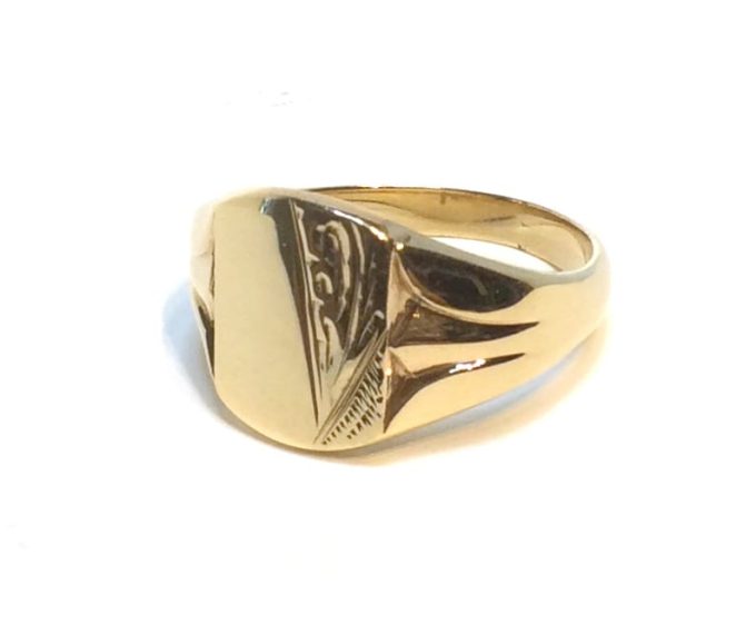 9 Carat Gold Cushion Top Signet Ring - Image 2