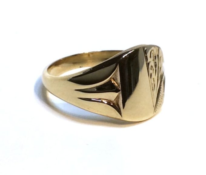 9 Carat Gold Cushion Top Signet Ring - Image 3
