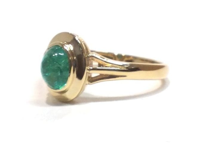 Gold Emerald Cabochon Ring - Image 2