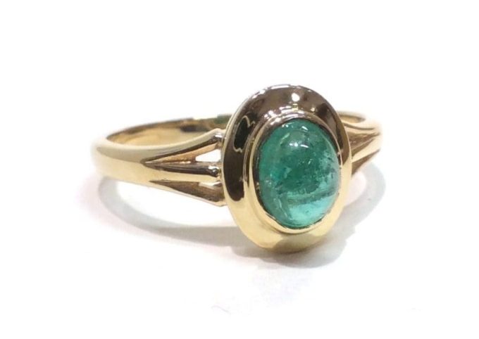 Gold Emerald Cabochon Ring - Image 3