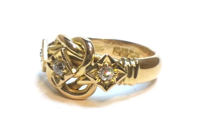 18 Carat Gold Antique Knot Ring - Image 2