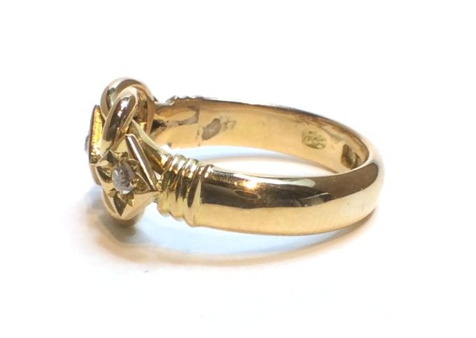 18 Carat Gold Antique Knot Ring - Image 3