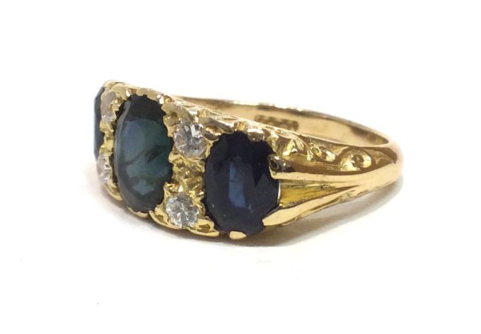 Vintage Sapphire and Diamond Carve Ring