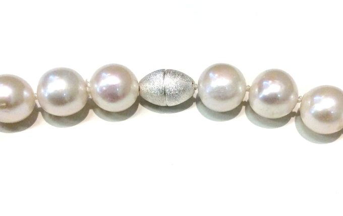 Classic White 10-12mm Pearl Necklace - Image 4