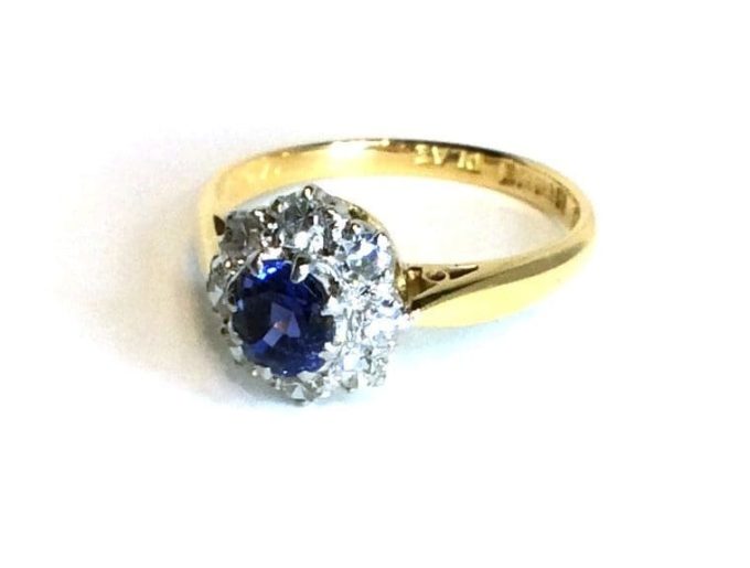 Vintage Sapphire and Diamond Cluster Ring - Image 2