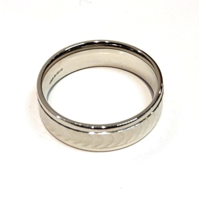 Windsor Bishop Platinum Wedding Band