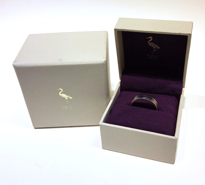 Windsor Bishop Platinum Wedding Band