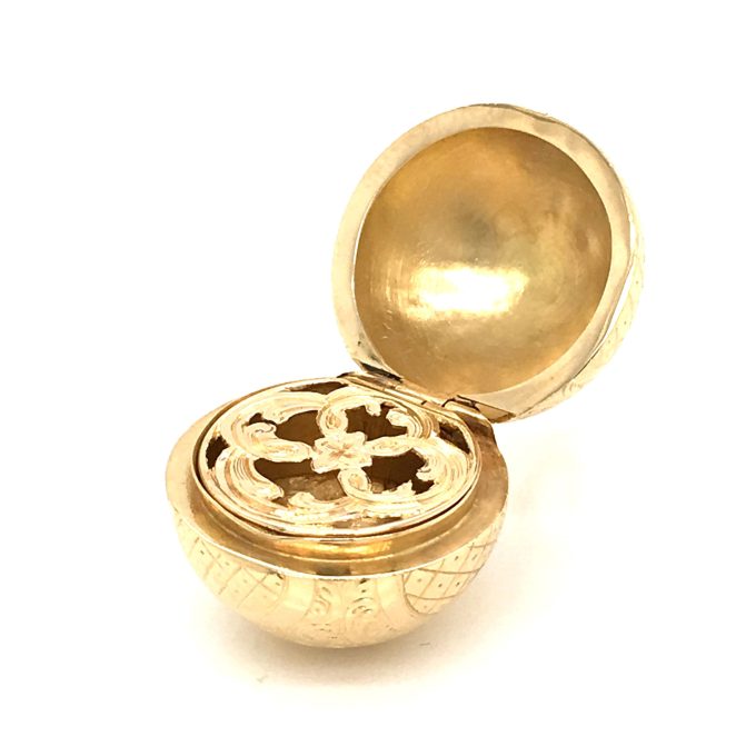 18 Carat Gold Vinaigrette Pendant - Image 2