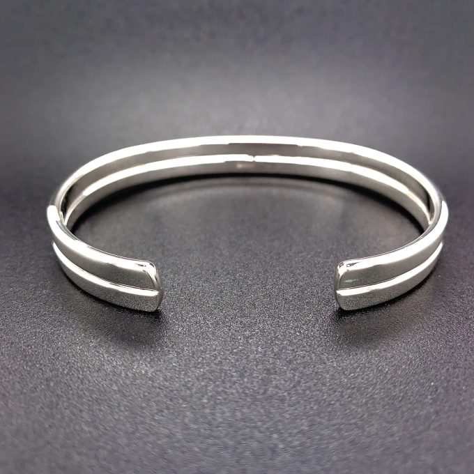 Solid 10mm Polished Bangle - Image 2