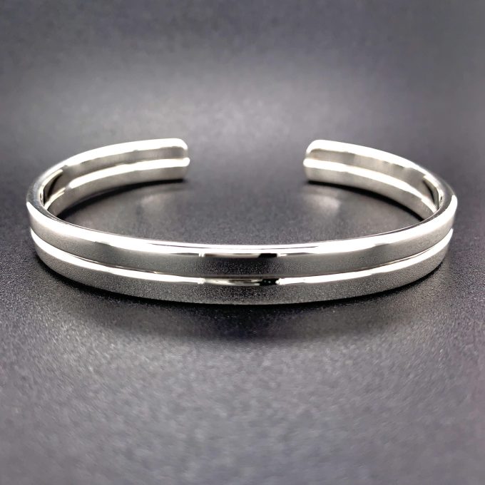 Solid 10mm Polished Bangle