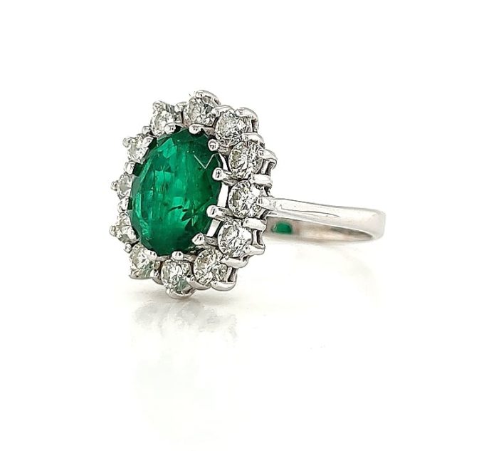 1.90ct Emerald and Diamond Cluster Ring - Image 2