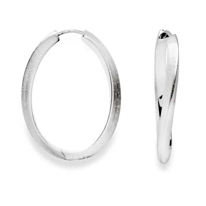 Curved Design Hoops with a Diamond-Dusted Surface