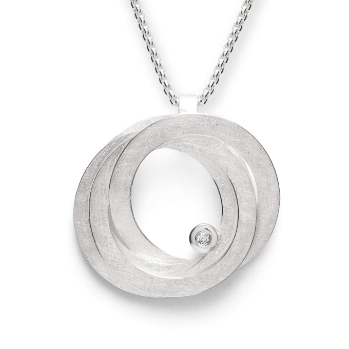 Circles Intertwining Set with Diamond
