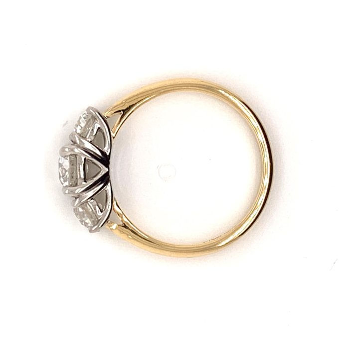 18ct Gold Diamond Trilogy Ring - Image 3