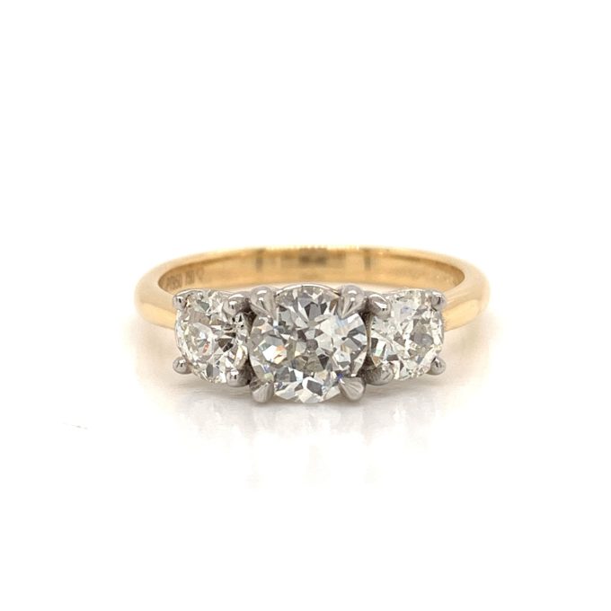 18ct Gold Diamond Trilogy Ring - Image 2