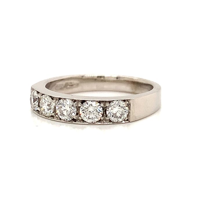 18ct Gold Five Diamond Band Ring - Image 2