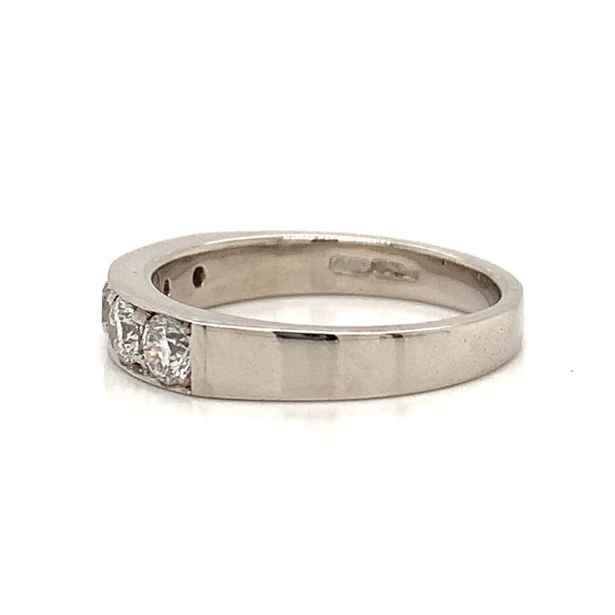 18ct Gold Five Diamond Band Ring - Image 3