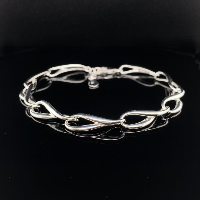 Silver Figure of Eight Link Bracelet
