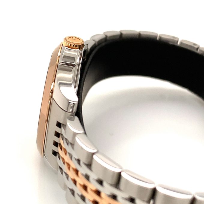Gucci G-Timeless Ladies Watch Model 126.5 - Image 3