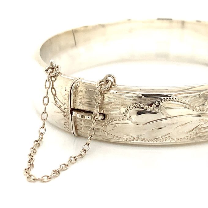 Traditional Hinged Silver Bangle - Image 2