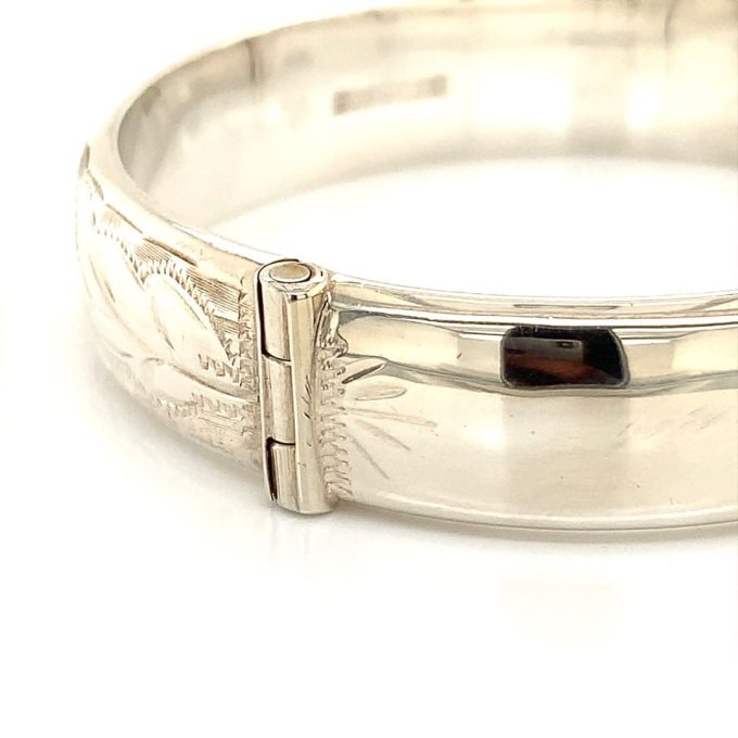 Traditional Hinged Silver Bangle - Image 3