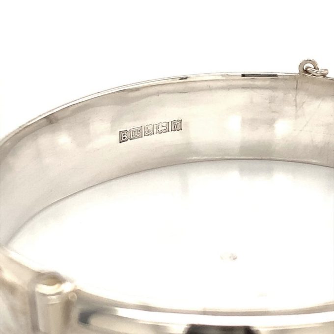 Traditional Hinged Silver Bangle - Image 4