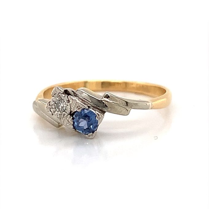 Vintage Sapphire and Diamond Cross Over Ring - Image 3