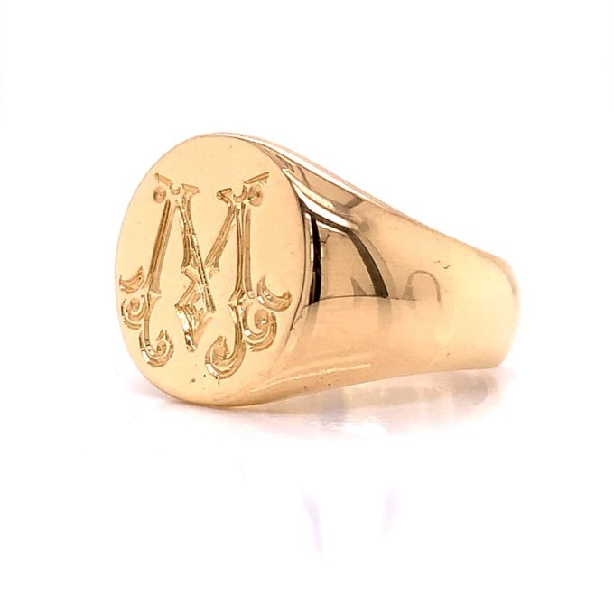 18 Carat Gold M Initialed Signet Ring - Image 2