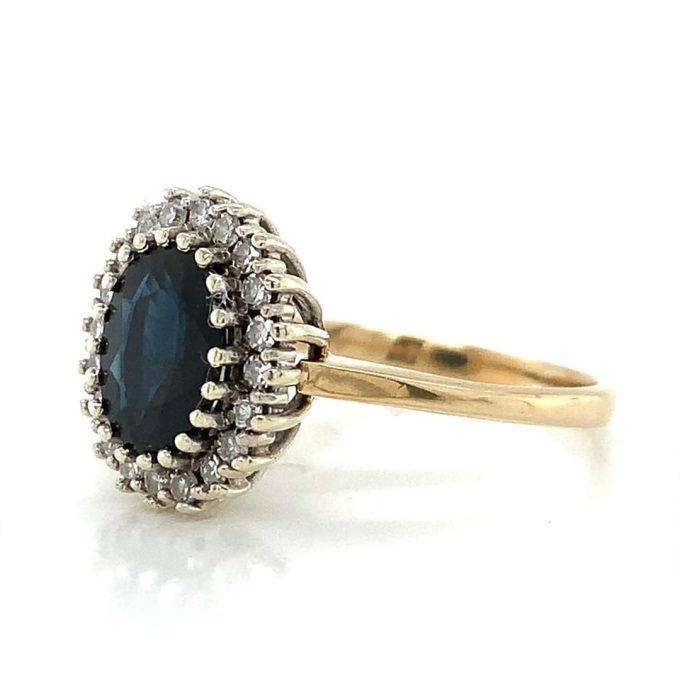 1980's Sapphire and Diamond Cluster Ring - Image 2